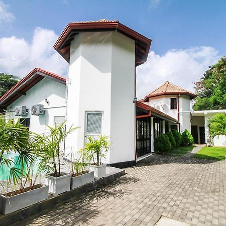Oyo 270 Pavana Resort Negombo Exterior photo